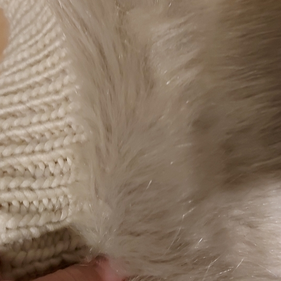 Knit and Faux Fur Neck Wrap - Picture 3 of 3